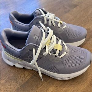 NWOB On Cloudrunner 2 Size 8 Lilac and Ivory